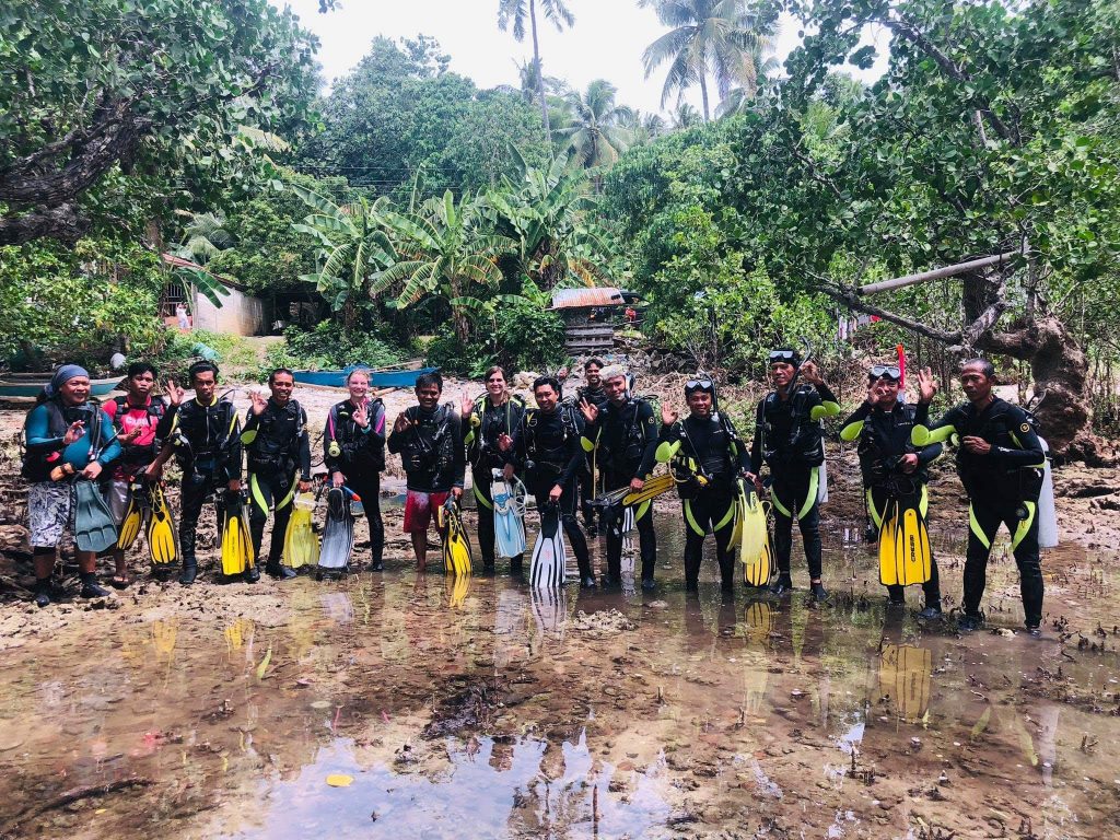 Maeghan Connor joins a scuba divers’ training for the Local Monitoring Team in the Municipality of Poro in Cebu, which will help assess marine resources regularly