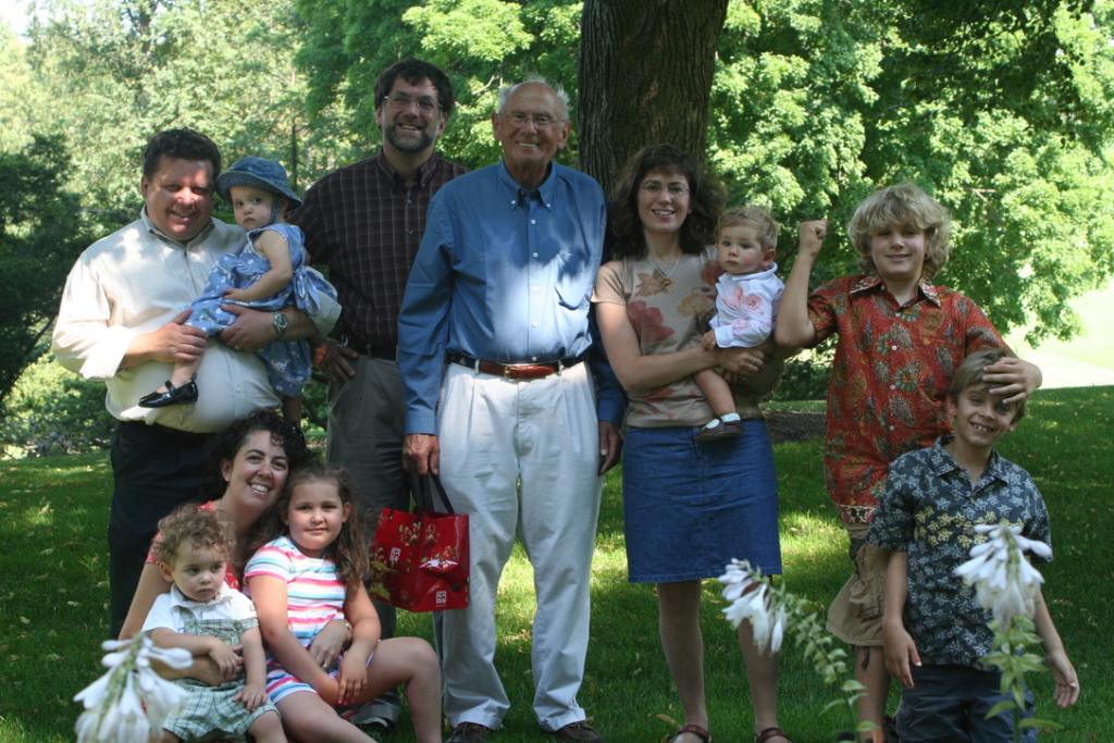 Jeremy Roschelle with his father Ira and two sisters in 2007.