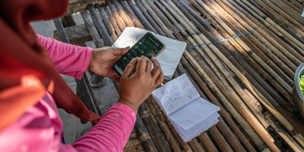 Sita, an octopus buyer, using OurFish app.