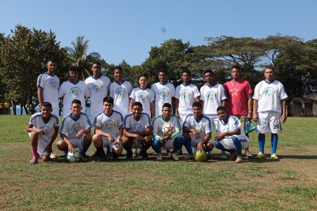 Quinito's soccer team uniforms display the Fish Forever Honduras campaign Slogan, "Fishing Is Life."