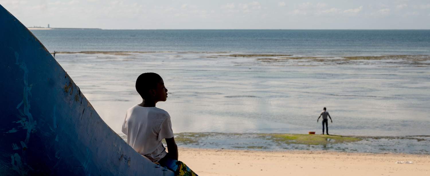 A child relaxes by the beach at Ilha de Moçambique.