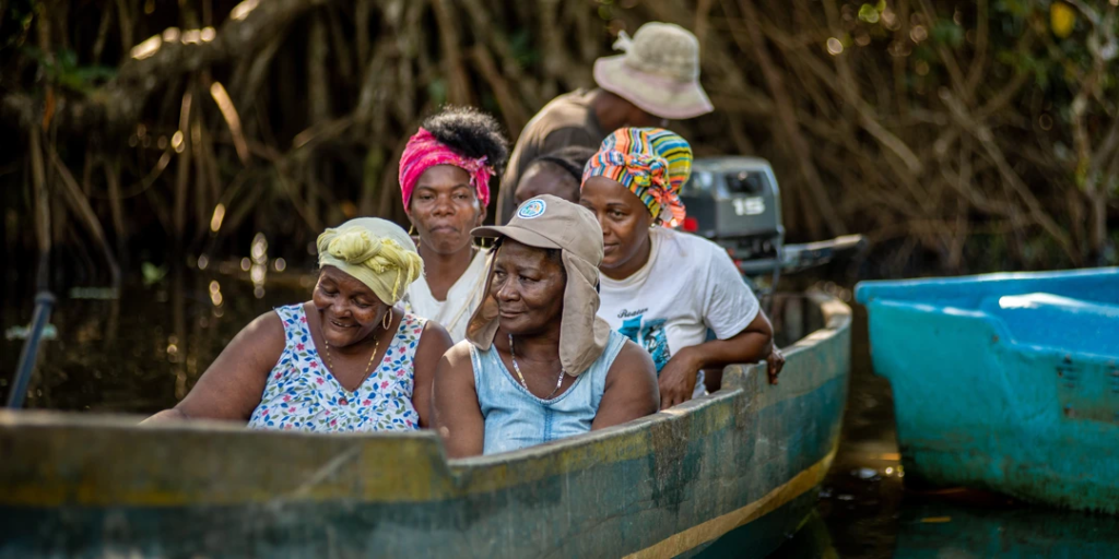 Honduran fishing women.