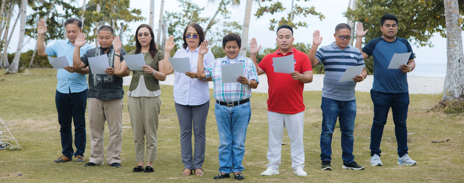 Local leaders in the Philippines taking the Coastal 500 pledge.