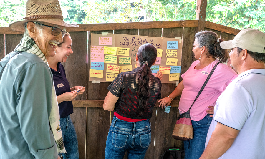 Nathalia Sánchez leading a community workshop for local farmers organized by Rare.